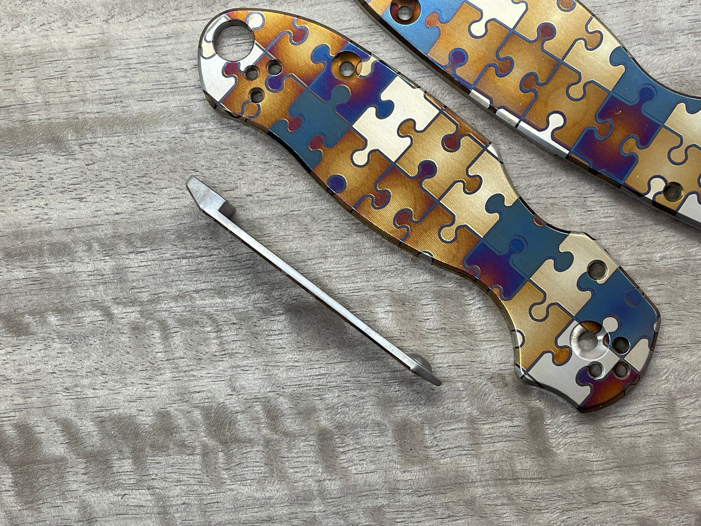 JIGSAW PUZZLES heat ano engraved Titanium Scales for Spyderco Para 3