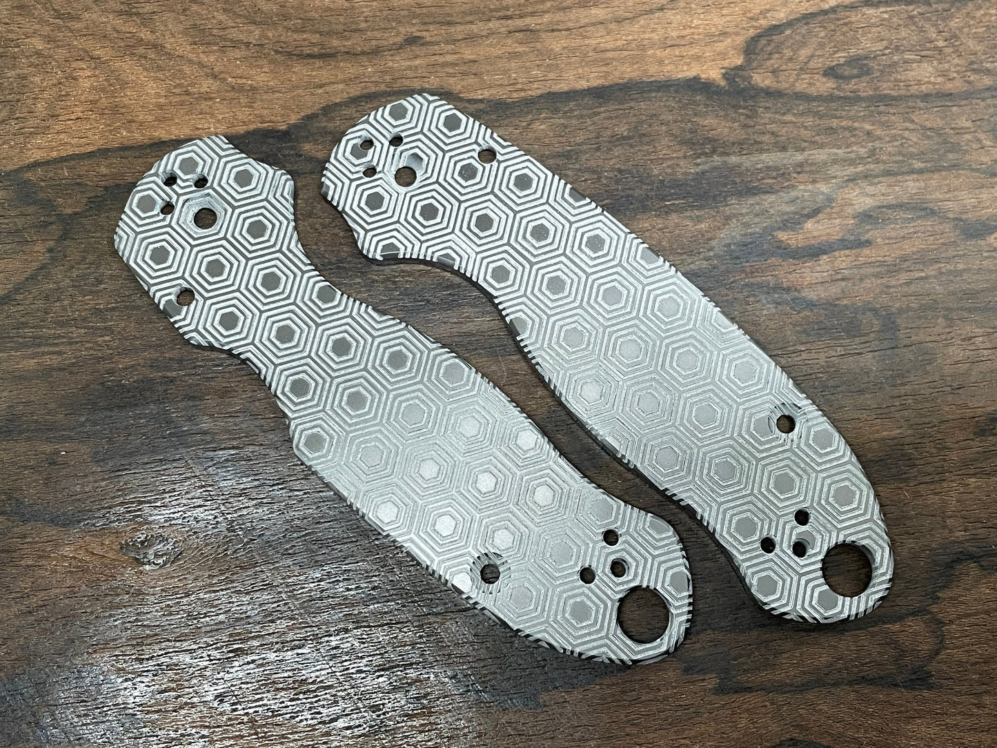 HONEYCOMB engraved Zirconium Scales for Spyderco Para 3