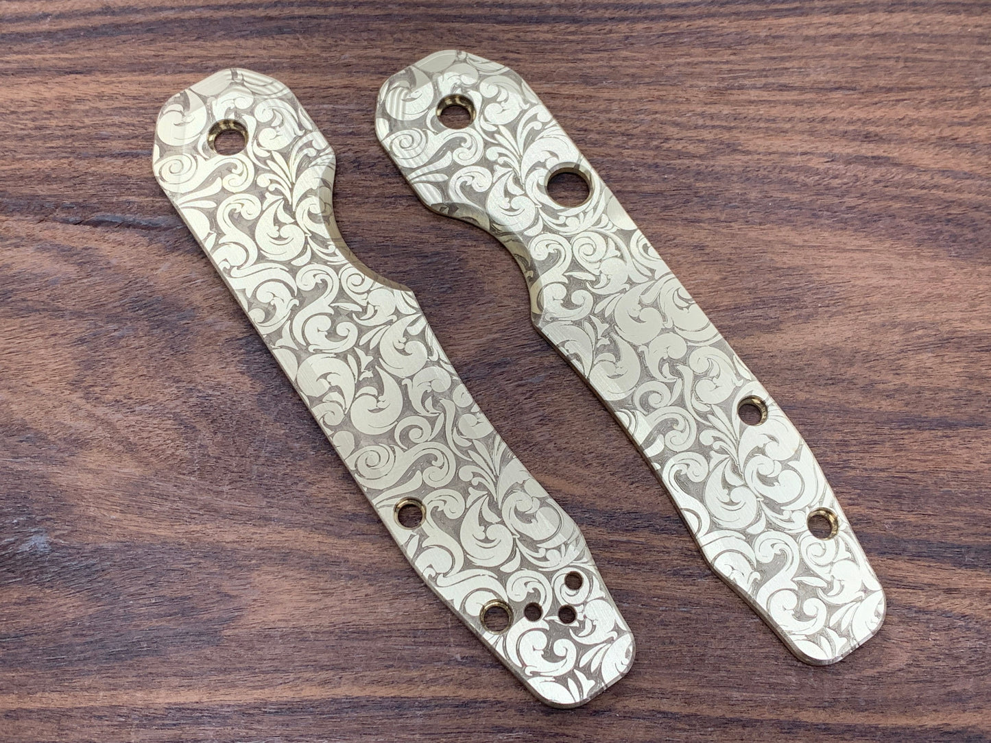 VICTORIA Brass Scales for Spyderco SMOCK