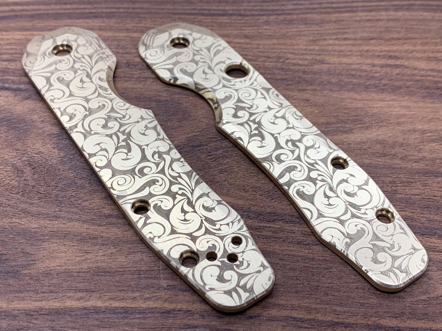 VICTORIA Brass Scales for Spyderco SMOCK